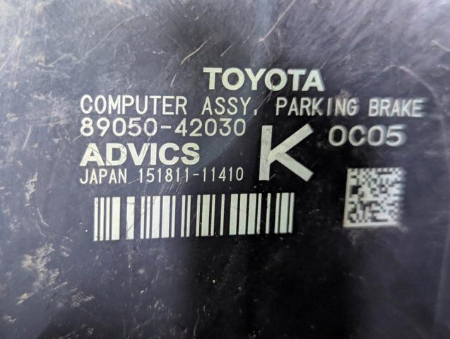 Модуль управления стояночного тормоза 8905042030 TOYOTA