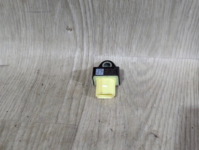 8983128040 Датчик удара купить Чернигов