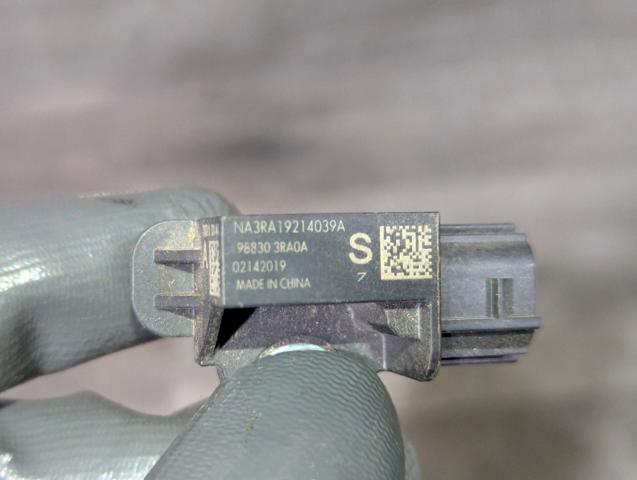 Датчик Айрбег передний 988303RA0A NISSAN