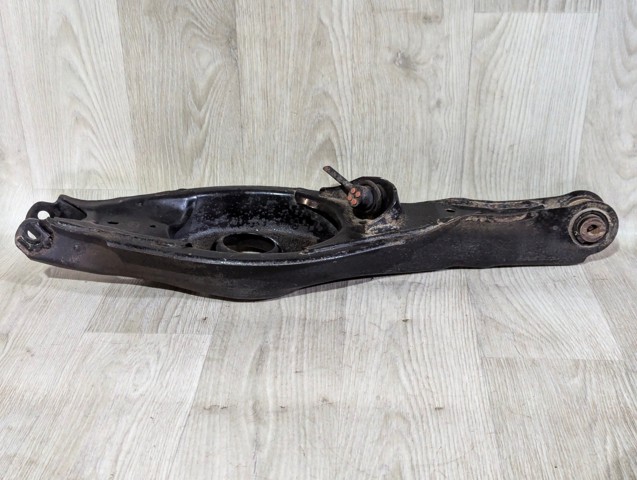 Балансир задний нижний, правый B45A28300A MAZDA