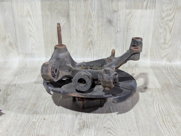 Цапфа передняя левая B45A33031 MAZDA