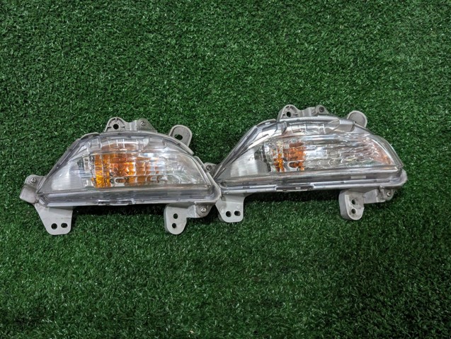Указатель поворота правый B45A51350 MAZDA