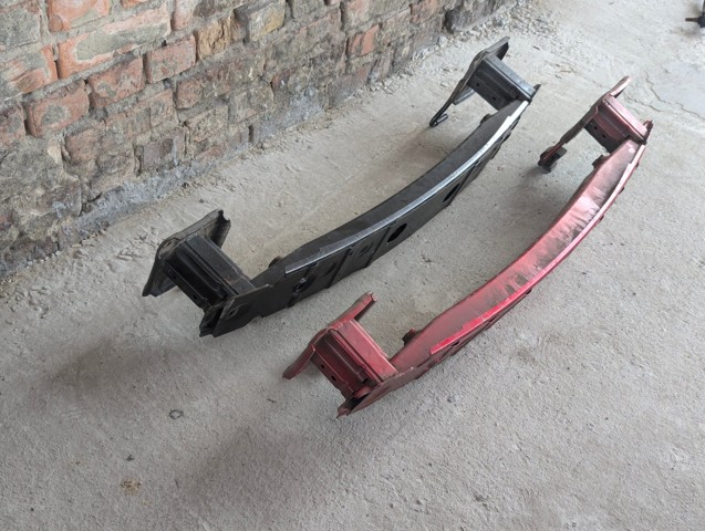 Шина бампера заднего GHK150260 MAZDA