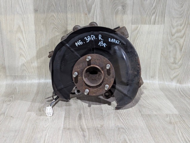 Цапфа (поворотный кулак) задний правый GHP92611X MAZDA