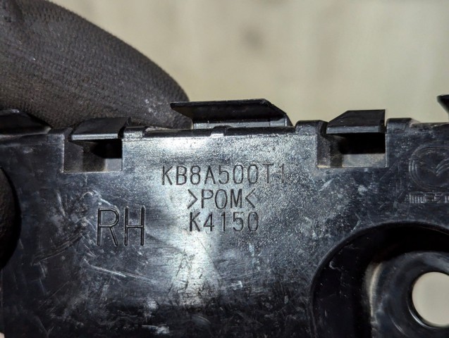 KB8A500T1 MAZDA Кронштейн бампера переднего правый купить в Винница