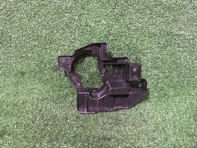 Кронштейн крепления противотуманной фары, правой KB8B51684 MAZDA