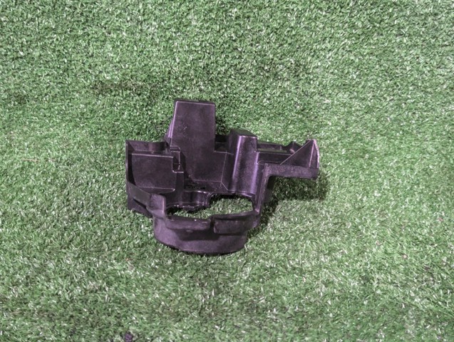 KB8B51684 MAZDA Кронштейн крепления противотуманной фары правой купить в Харьков