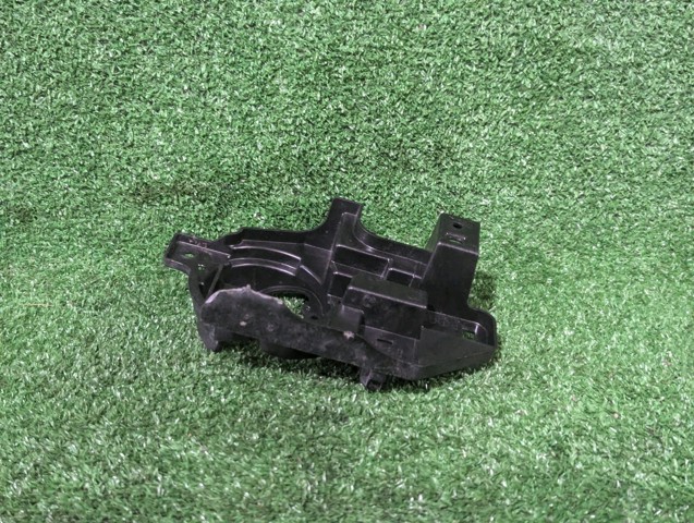 MAZDA KB8B51684 Кронштейн крепления противотуманной фары правой в наличии Николаев