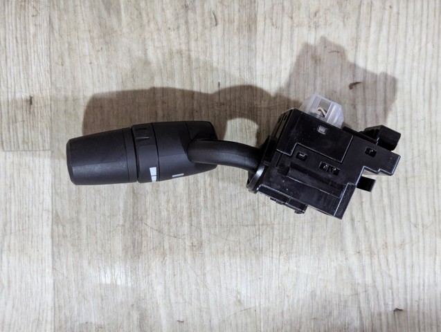 Переключатель подрулевой, правый KS0266128 MAZDA