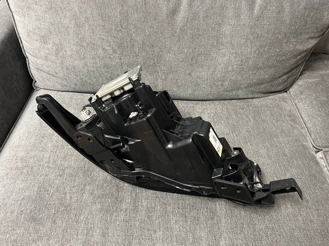 MAZDA BCJH51030K Правая фара в наличии Чернигов