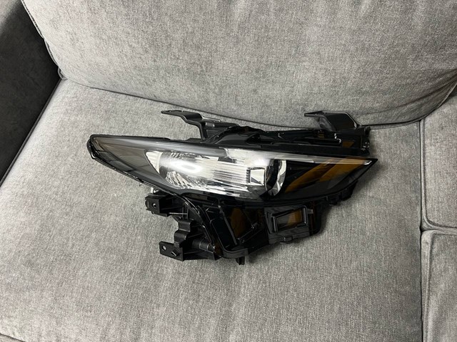 MAZDA BCJH51030K Правая фара в наличии Чернигов