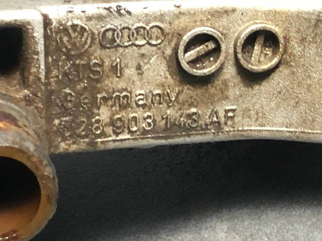 VAG 028903143AF Кронштейн насоса ГУР в наличии Хмельницкий