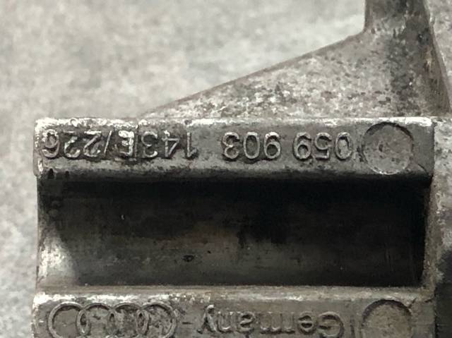 Кронштейн крепления генератора 059903143E VAG