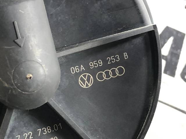Насос воздушный 06A131333C VAG