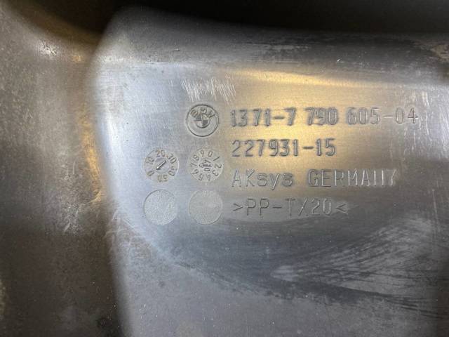 BMW 13717790605 Крышка двигателя в наличии Ужгород