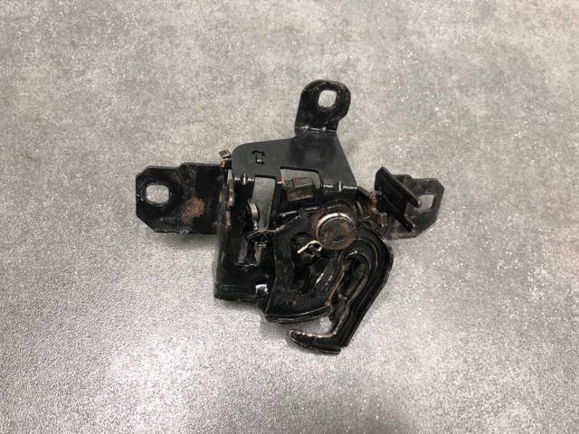 Замок крышки капота 1J0823509 VAG