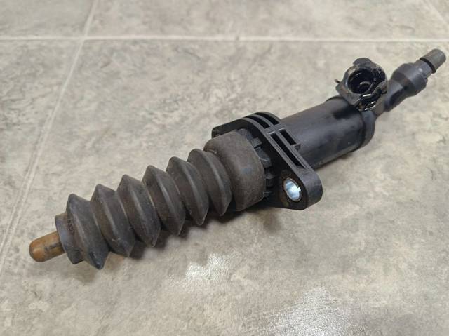 Рабочий цилиндр сцепления 21526775872 BMW