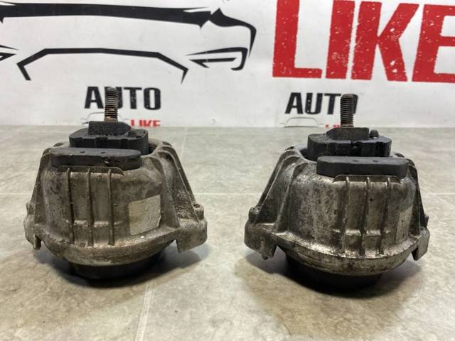 Левая опора двигателя 22116768799 BMW