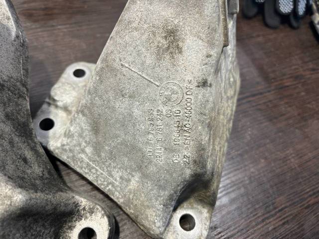 BMW 22116781241 Кронштейн подушки (опоры) двигателя левой в наличии Чернигов