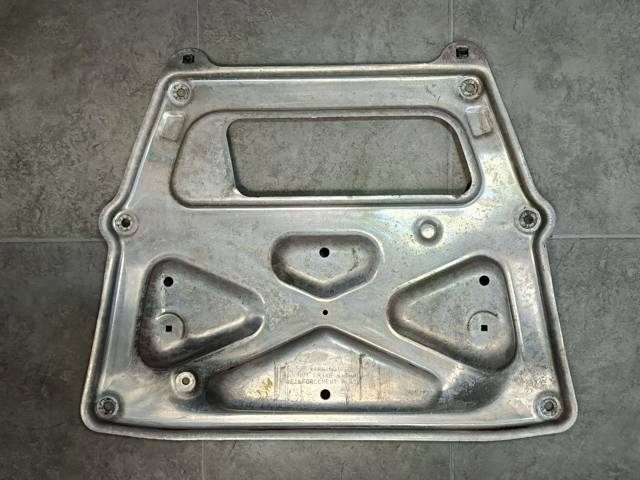 Защита картера двигателя 31106768301 BMW