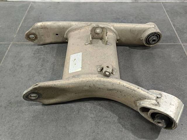 Балансир задний нижний, левый 33326755471 BMW