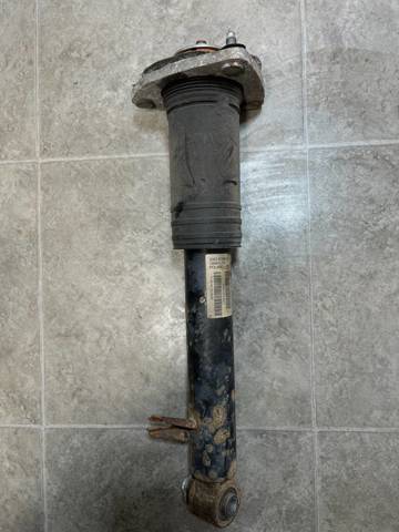 Задний правый амортизатор 33526781922 BMW