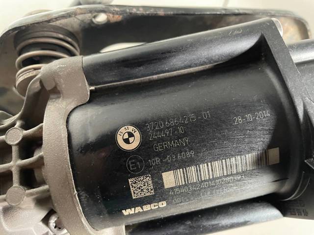 Компрессор пневмоподвески 37206864215 BMW