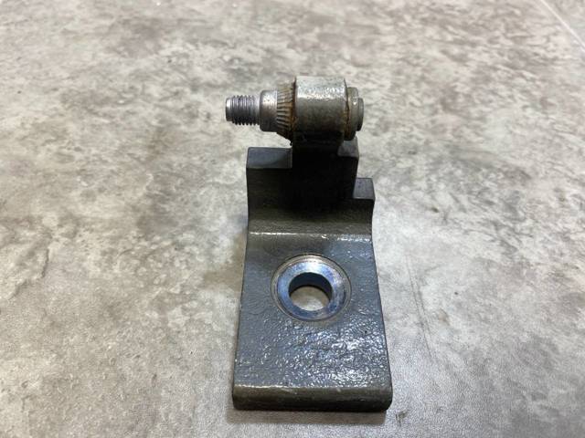 Дверной шарнир водительской вери 41517132759 BMW
