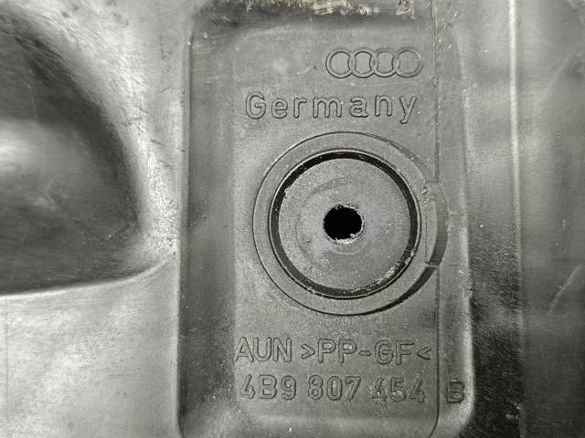 VAG 4B9807454B Направляющая заднего бампера правая в наличии Львов