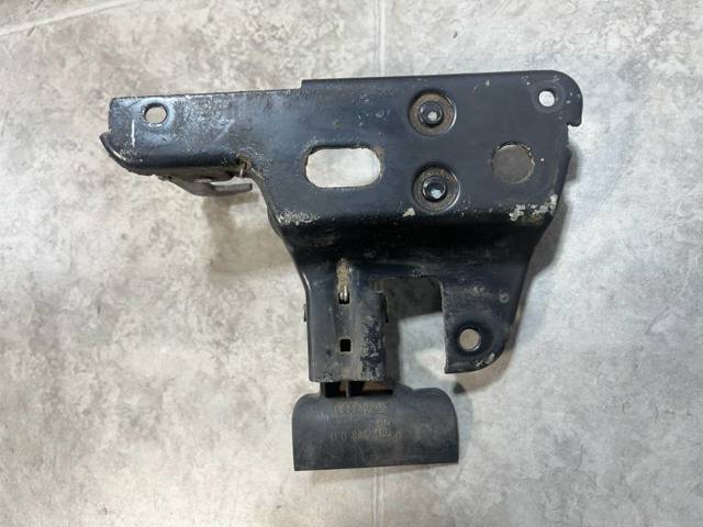 VAG 4F0823480A Стояк-крюк замка капота в наличии Полтава