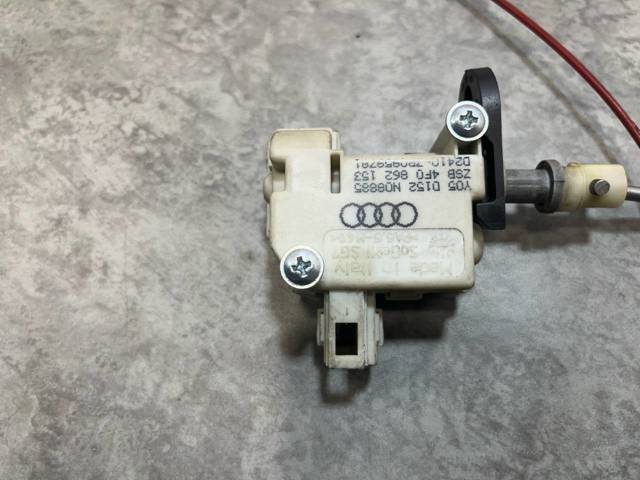 4F0862153 VAG Мотор-привод открытия лючка бака купить в Николаев