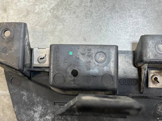 4L0821811A VAG Брызговик задний левый купить в Запорожье