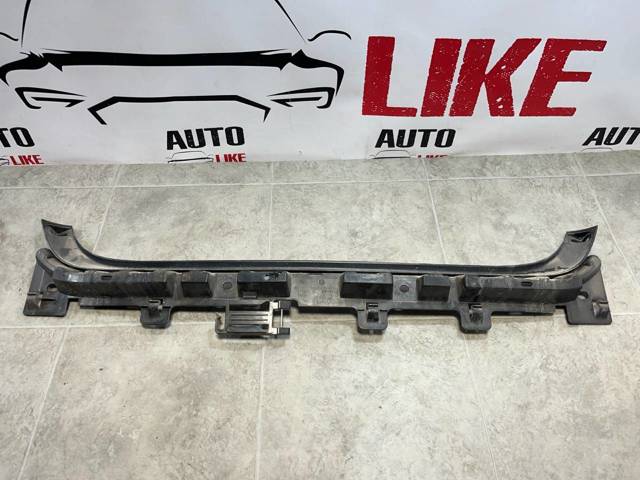 Направляющая заднего бампера 51127058522 BMW