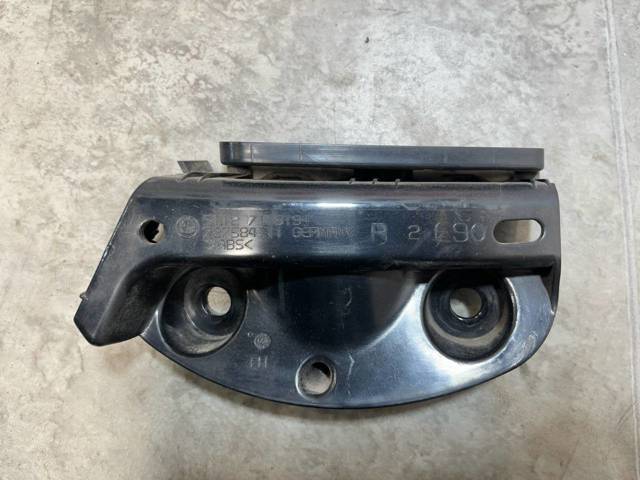 Правый кронштейн заднего бампера 51127118194 BMW