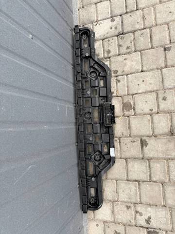Кронштейн бампера заднего, центральный 51127425449 BMW