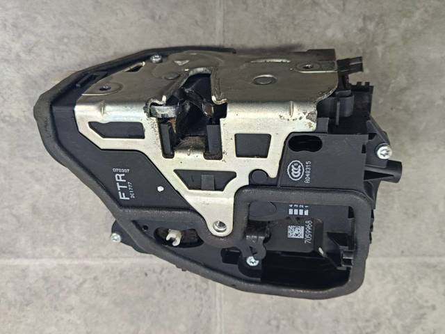 Дверной замок передний правый 51214389472 BMW
