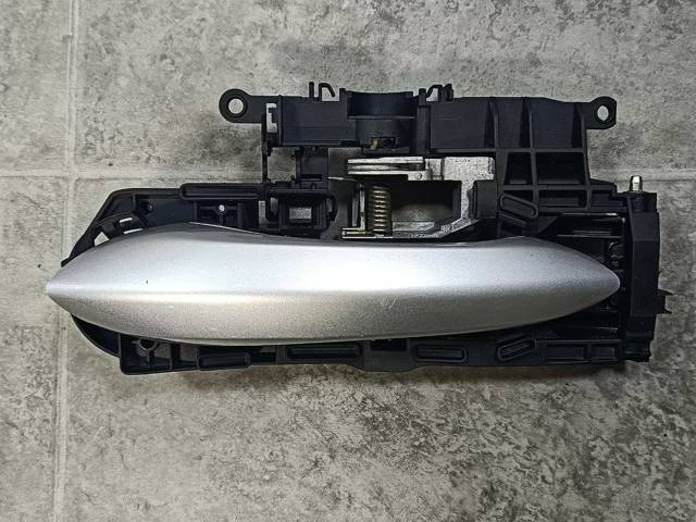 51217175649 BMW Держатель наружной ручки двери передней левой купить в Павлоград