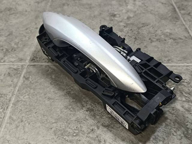 BMW 51217175649 Держатель наружной ручки двери передней левой в наличии Винница