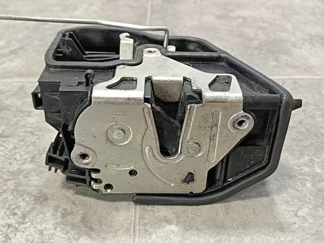 Замок двери задней правой 51227060296 BMW