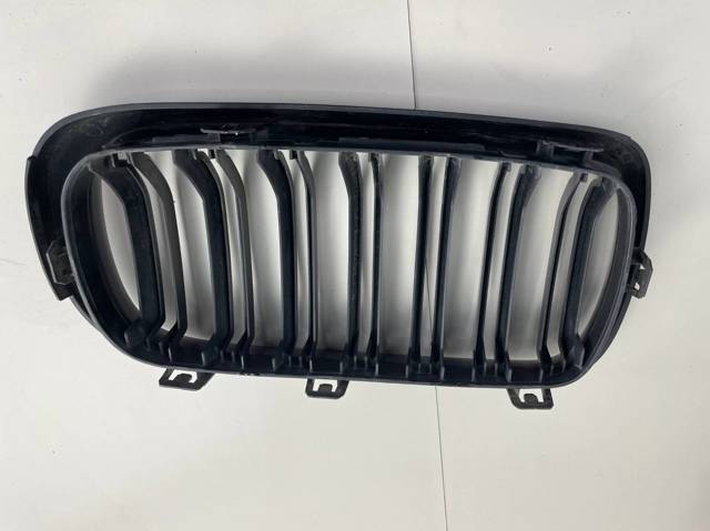 Решетка радиатора правая 51712165528 BMW