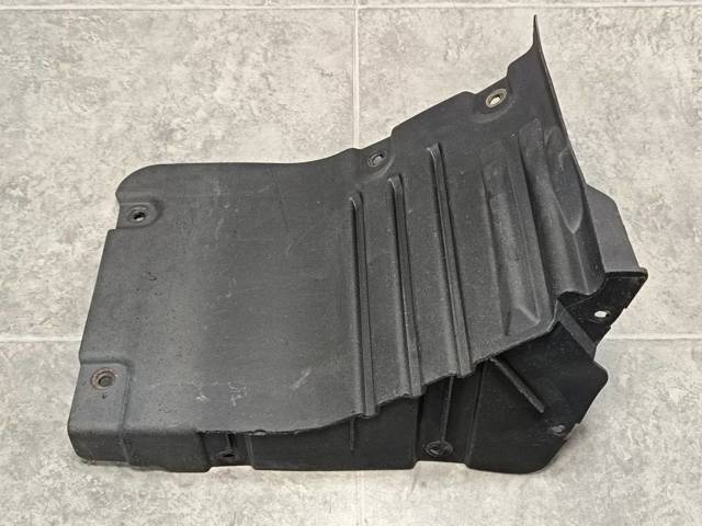 Передний правый подкрылок крыла переднего  51714363956 BMW