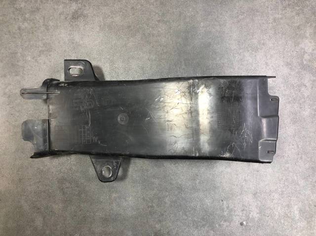 51747184156 BMW Воздуховод тормозного диска правый купить в Ужгород