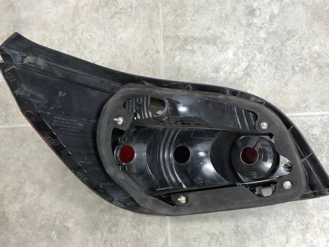 Фонарь задний правый, внешний 63217165738 BMW