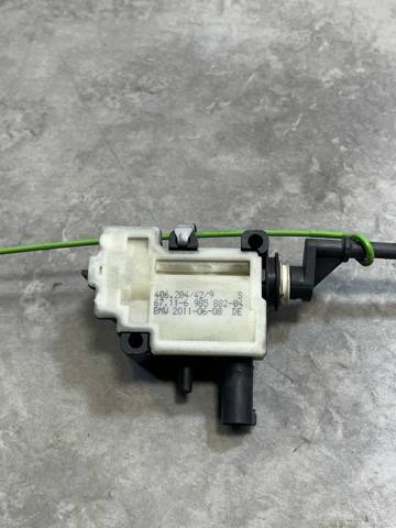 67116985882 Замок открывания лючка бензобака купить Киев