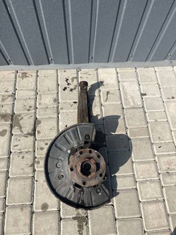 Цапфа передняя левая 7L8407257A VAG