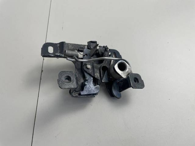 Замок крышки капота 8L0823509E VAG