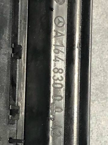 Лючок (дверца) бензобака A1648300042 MERCEDES