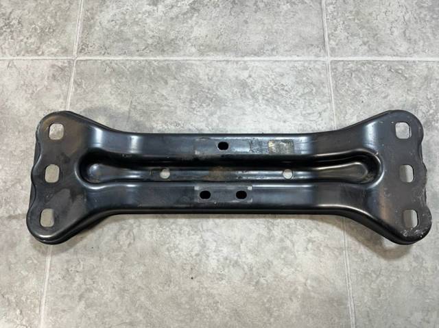 Крепление трансмиссии A2042420501 MERCEDES