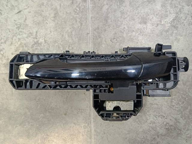 Ручка правой двери наружная A20476002709197 MERCEDES