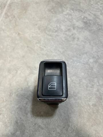 MERCEDES A2048700451 Кнопочный блок управления стеклоподъемником передний левый в наличии Николаев